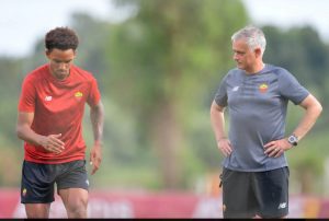 Bryan Reynolds of AS Roma trains with manager Jose Mourinho