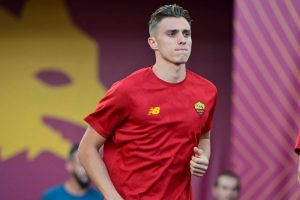 Roma left back Riccardo Calafiori