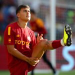 ROME, ITALY - AUGUST 22: Paulo Dybala of AS Roma warms up prior to the Serie A match between AS Roma and US Cremonese at Stadio Olimpico on August 22, 2022 in Rome, Italy. (Photo by Paolo Bruno/Getty Images)