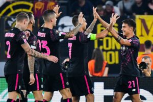 AS Roma's Argentinian forward Paulo Dybala (R) celebrates after opening the scoring during the UEFA Europa League Group C group stage football match between AS Roma and HJK Helsinki on September 15, 2022 at the Olympic stadium in Rome. (Photo by Tiziana FABI / AFP) (Photo by TIZIANA FABI/AFP via Getty Images)
