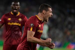 Roma's Italy's forward Andrea Belotti (R) celebrates scoring his team's first goal during the UEFA Europa League, first round, group C, football match between Real Betis and AS Roma at the Benito Villamarin stadium in Seville on October 13, 2022. (Photo by CRISTINA QUICLER / AFP) (Photo by CRISTINA QUICLER/AFP via Getty Images)