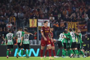 ROME, ITALY - OCTOBER 06: Guido Rodriguez of Real Betis celebrates with his teammates after scoring the team's first goal during the UEFA Europa League group C match between AS Roma and Real Betis at Stadio Olimpico on October 6, 2022 in Rome, Italy. (Photo by Paolo Bruno/Getty Images)