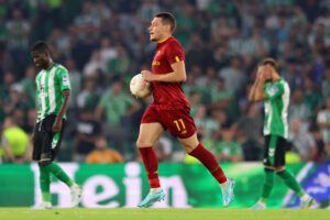 SEVILLE, SPAIN - OCTOBER 13: Andrea Belotti of AS Roma celebrates scoring their side's first goal during the UEFA Europa League group C match between Real Betis and AS Roma at Estadio Benito Villamarin on October 13, 2022 in Seville, Spain. (Photo by Fran Santiago/Getty Images)