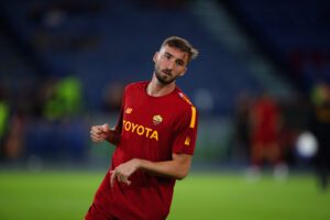 ROME, ITALY - OCTOBER 06: Bryan Cristante of AS Roma in action during the warm up before the UEFA Europa League group C match between AS Roma and Real Betis at Stadio Olimpico on October 6, 2022 in Rome, Italy. (Photo by Paolo Bruno/Getty Images)