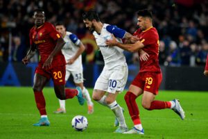 ROME, ITALY - NOVEMBER 06: Luis Alberto of SS Lazio competes for the ball with Mehmet Celik of AS Roma during the Serie A match between AS Roma and SS Lazio at Stadio Olimpico on November 06, 2022 in Rome, Italy. (Photo by Marco Rosi - SS Lazio/Getty Images)