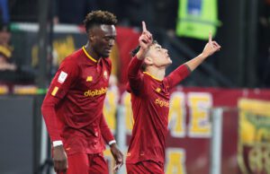ROME, ITALY - JANUARY 12: Paulo Dybala of AS Roma (R) celebrates after scoring the team's first goal during the Coppa Italia Round of 16 match between AS Roma and Genoa CFC at Stadio Olimpico on January 12, 2023 in Rome, Italy. (Photo by Paolo Bruno/Getty Images)