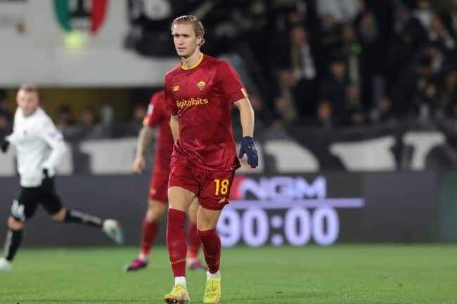 Solbakken, Pellegrini train individually ahead of Napoli showdown