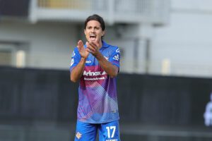 LA SPEZIA, ITALY - OCTOBER 16: Leonardo Sernicola of US Cremonese gestures during the Serie A match between Spezia Calcio and US Cremonese at Stadio Alberto Picco on October 16, 2022 in La Spezia, Italy. (Photo by Gabriele Maltinti/Getty Images)