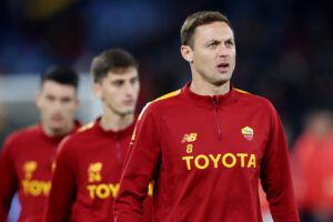 ROME, ITALY - JANUARY 12: Nemanja Matic of AS Roma warms up prior to the Coppa Italia Round of 16 match between AS Roma and Genoa CFC at Stadio Olimpico on January 12, 2023 in Rome, Italy. (Photo by Paolo Bruno/Getty Images)