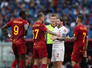 ROME, ITALY - APRIL 29: Davide Calabria of AC Milan confronts Leonardo Spinazzola of AS Roma during the Serie A match between AS Roma and AC MIlan at Stadio Olimpico on April 29, 2023 in Rome, Italy. (Photo by Paolo Bruno/Getty Images)