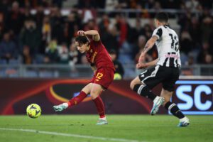 ROME, ITALY - APRIL 16: Edoardo Bove of AS Roma scores the team's first goal during the Serie A match between AS Roma and Udinese Calcio at Stadio Olimpico on April 16, 2023 in Rome, Italy. (Photo by Paolo Bruno/Getty Images)