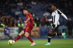 ROME, ITALY - APRIL 16: Lorenzo Pellegrini of AS Roma scores the team's second goal during the Serie A match between AS Roma and Udinese Calcio at Stadio Olimpico on April 16, 2023 in Rome, Italy. (Photo by Paolo Bruno/Getty Images)