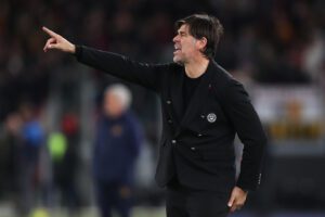 ROME, ITALY - APRIL 16: Andrea Sottil, Head Coach of Udinese Calcio, gives the team instructions during the Serie A match between AS Roma and Udinese Calcio at Stadio Olimpico on April 16, 2023 in Rome, Italy. (Photo by Paolo Bruno/Getty Images)