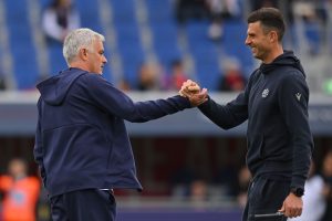 BOLOGNA, ITALY - MAY 14: Josè Mourinho head coach of AS Roma embraces Thiago Motta head coach of Bologna FC during the Serie A match between Bologna FC and AS Roma at Stadio Renato Dall'Ara on May 14, 2023 in Bologna, Italy. (Photo by Alessandro Sabattini/Getty Images)