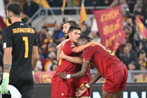 (From L) AS Roma's Italian midfielder Bryan Cristante, AS Roma's Argentinian forward Paulo Dybala and AS Roma's British forward Tammy Abraham celebrate after winning the UEFA Europa League semi-final first leg football match between AS Roma and Bayer Leverkusen at the Olympic Stadium in Rome on May 11, 2023. (Photo by Alberto PIZZOLI / AFP) (Photo by ALBERTO PIZZOLI/AFP via Getty Images)