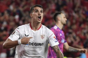 Sevilla's Argentinian forward Erik Lamela celebrates scoring his team's second goal during the UEFA Europa League semi-final second leg football match between Sevilla FC and Juventus at the Ramon Sanchez Pizjuan stadium in Seville on May 18, 2023. (Photo by CRISTINA QUICLER / AFP) (Photo by CRISTINA QUICLER/AFP via Getty Images)