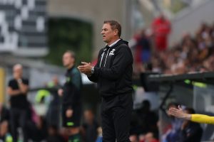 LA SPEZIA, ITALY - MAY 13: Leonardo Semplici manager of Spezia Calcio gestures during the Serie A match between Spezia Calcio and AC MIlan at Stadio Alberto Picco on May 13, 2023 in La Spezia, Italy. (Photo by Gabriele Maltinti/Getty Images)