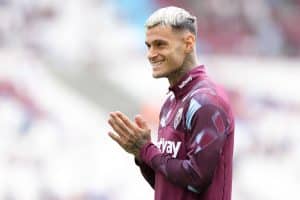 LONDON, ENGLAND - AUGUST 21: Gianluca Scamacca of West Ham United warms up prior to kick off of the Premier League match between West Ham United and Brighton & Hove Albion at London Stadium on August 21, 2022 in London, England. (Photo by Alex Pantling/Getty Images)
