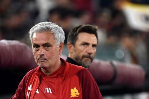 Roma's Portugese head coach Jose Mourinho (L) and Frosinone's Italian head coach Eusebio Di Francesco look on before the Italian Serie A football match between AS Roma and Frosinone Calcio at the Olympic Stadium in Rome on October 1, 2023. (Photo by Filippo MONTEFORTE / AFP) (Photo by FILIPPO MONTEFORTE/AFP via Getty Images)
