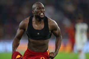 Roma's Belgian midfielder #90 Romelu Lukaku celebrates after scoring the team's second goal during the Italian Serie A football match between AS Roma and Lecce on November 5, 2023 at the Olympic stadium in Rome. (Photo by Alberto PIZZOLI / AFP) (Photo by ALBERTO PIZZOLI/AFP via Getty Images)
