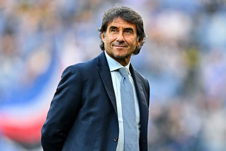 Mille chilometri per lo scudetto, da Milano a largo Maradona: l'impresa Mille chilometri per lo scudetto, da Milano a largo Maradona: l'impresa